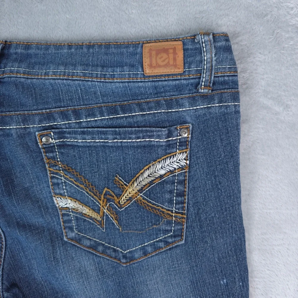 l.e.i. Ashley Denim Cutoff Shorts Women 17 ( 38x7.5) Blue Embroidered Y2K Boho